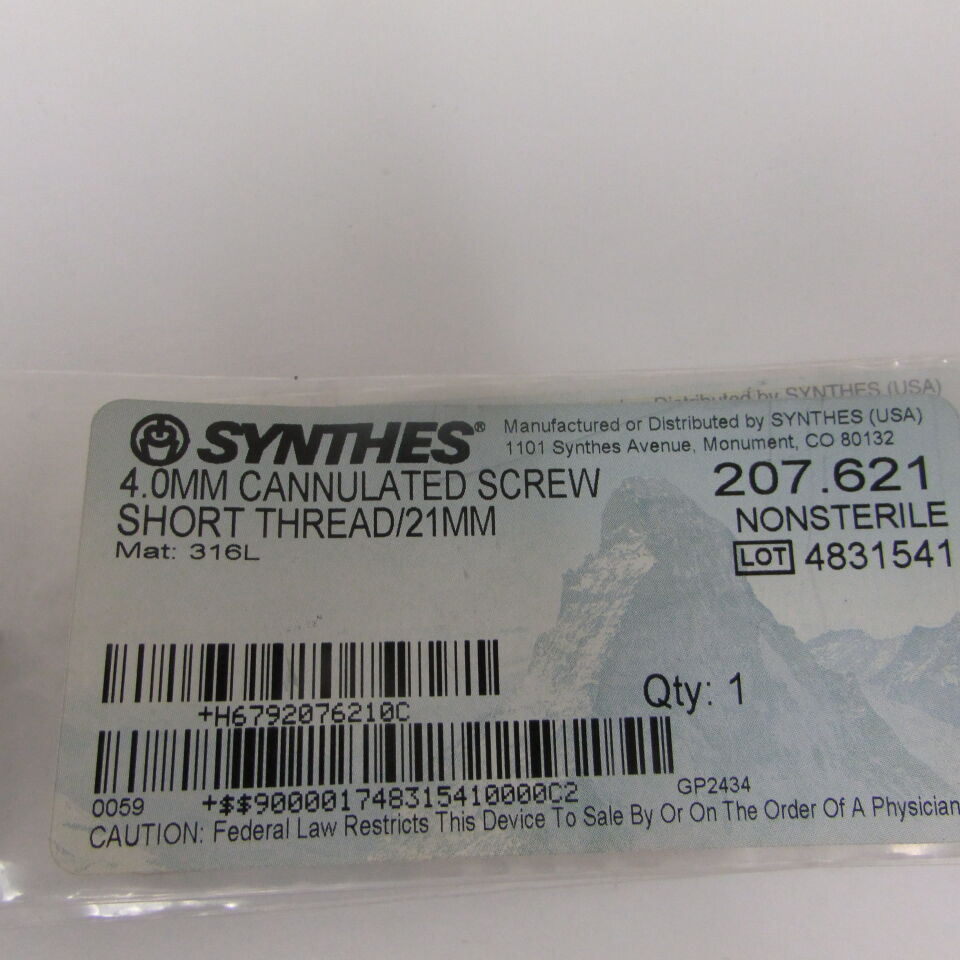 207.621 - SYNTHES - 4.0mm cannulated screw short thread/21mm, () - ( Expiry Date: EACH )