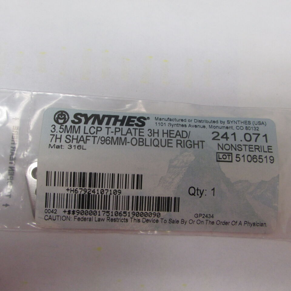 241.071 - SYNTHES - 3.5mm lcp t-plate 3h head/7h shaft/96mm-oblique right, () - ( Expiry Date: EACH )