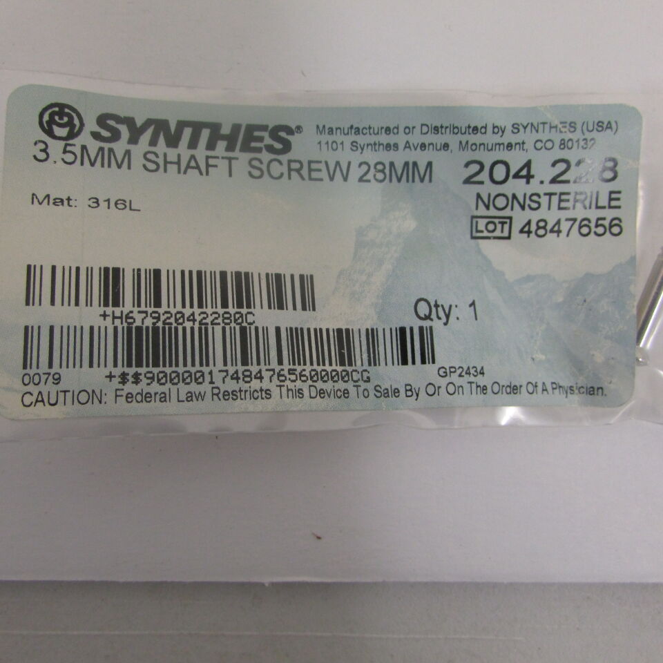 204.228 - SYNTHES - 3.5mm shaft screw 28mm, () - ( Expiry Date: EACH )