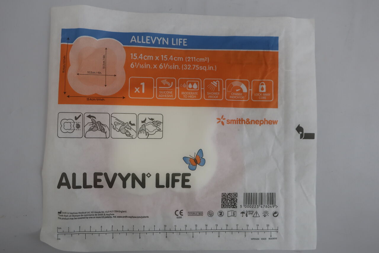 66801069 - SMITH & NEPHEW - Soft Silicone Hydrocellular Foam Dressing with Lock Away Layer, () - ( Expiry Date: )