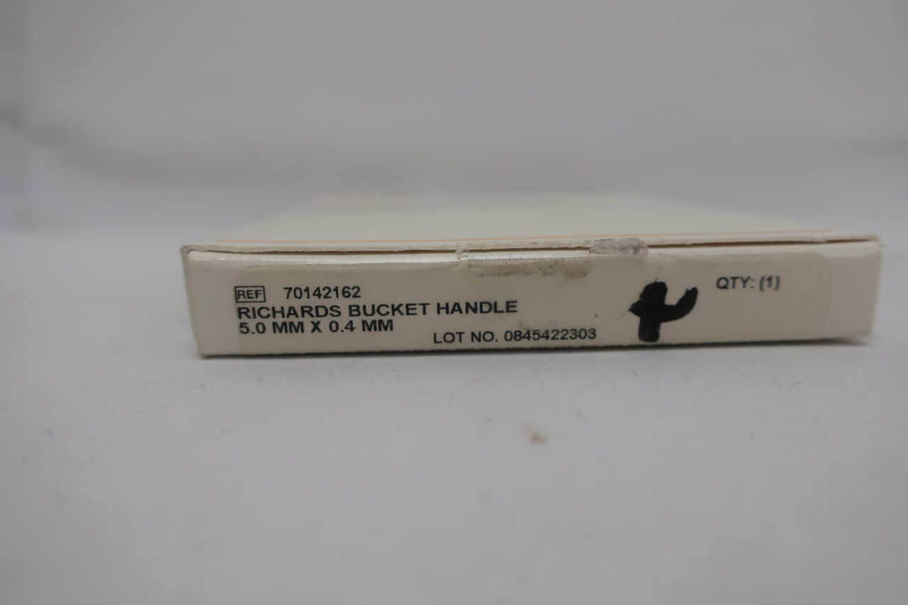 70142162 - GYRUS - Richards Bucket Handle 1.0mm Well I.D. x .4mm DIA. 5.0mm Long Titanium, (BX/1) - ( Expiry Date: 2023-07-16 )