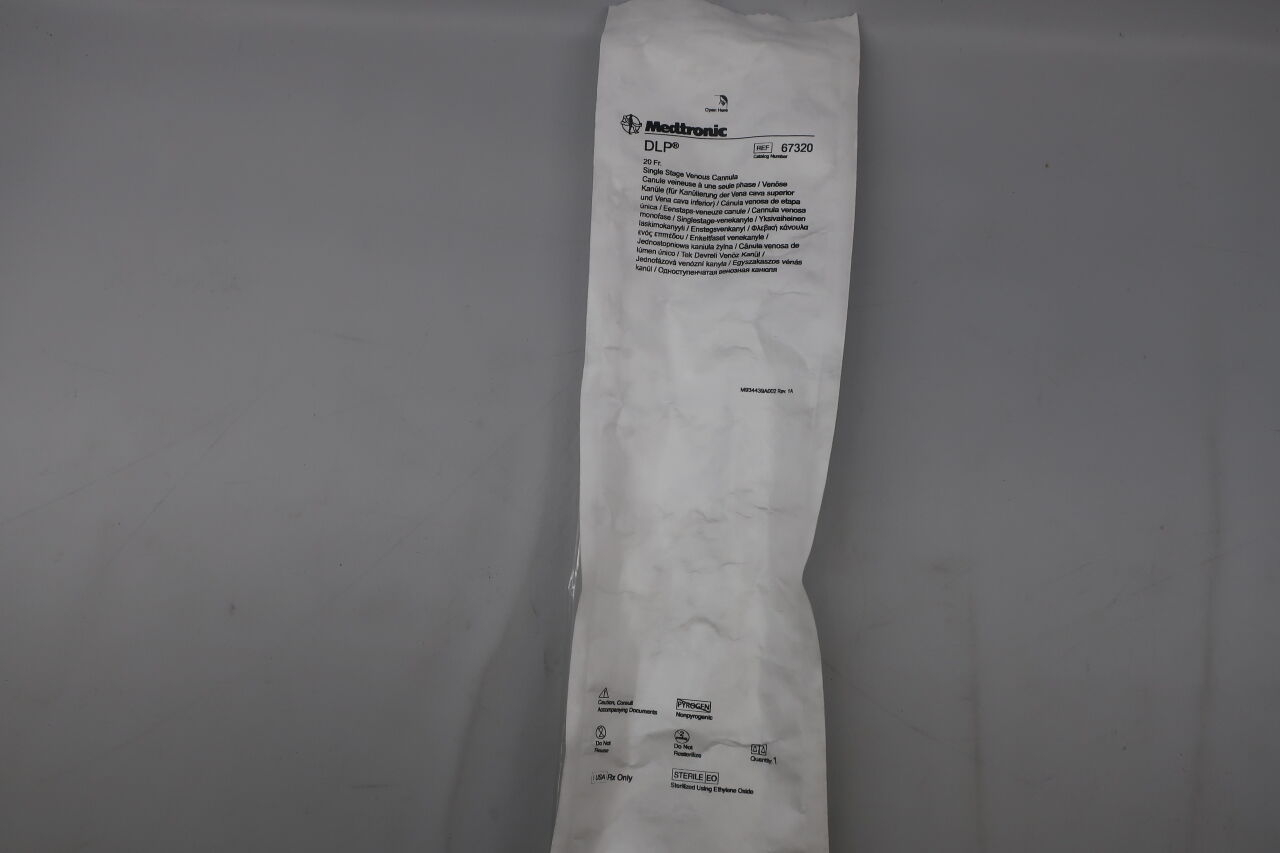 67320 - MEDTRONIC - DLP Pediatric Single Stage Venous Cannula with Right Angle Metal Tip, 20 Fr x 35.6 cm Length, () - ( Expiry Date: 2022-07-31 )