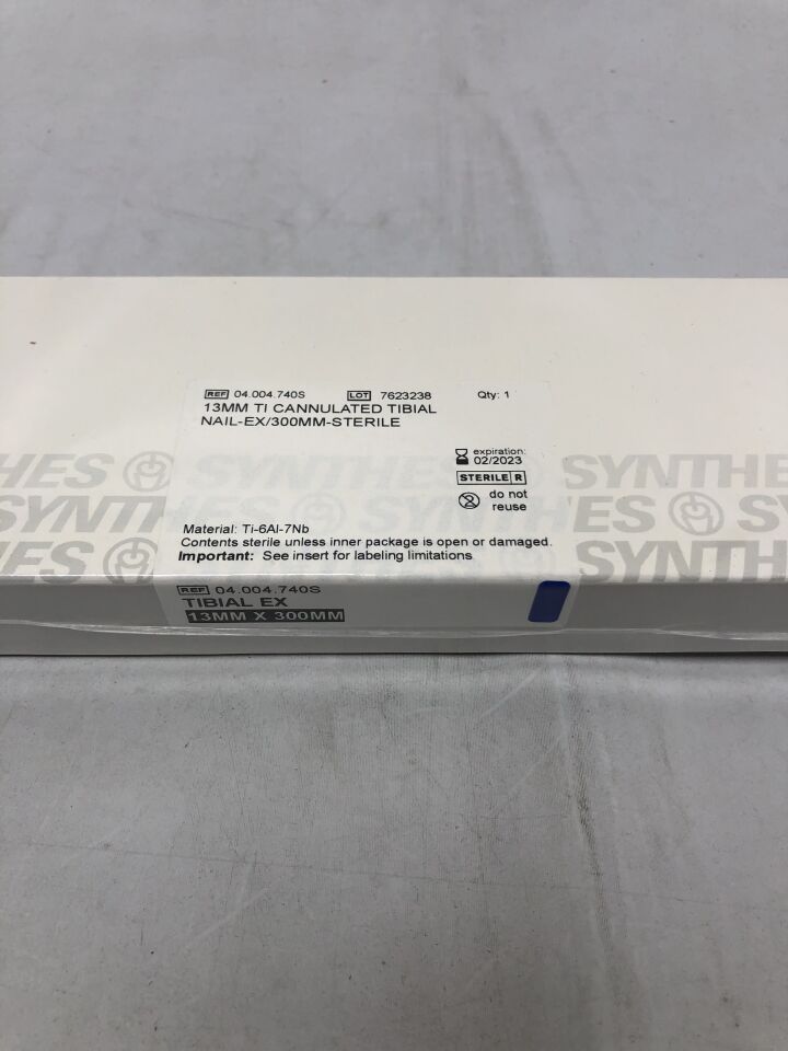 04.004.740S - SYNTHES - 13mm Titanium Cannulated Tibial Nail, 300mm, (BX/1) - ( Expiry Date: 2023-02-28 )