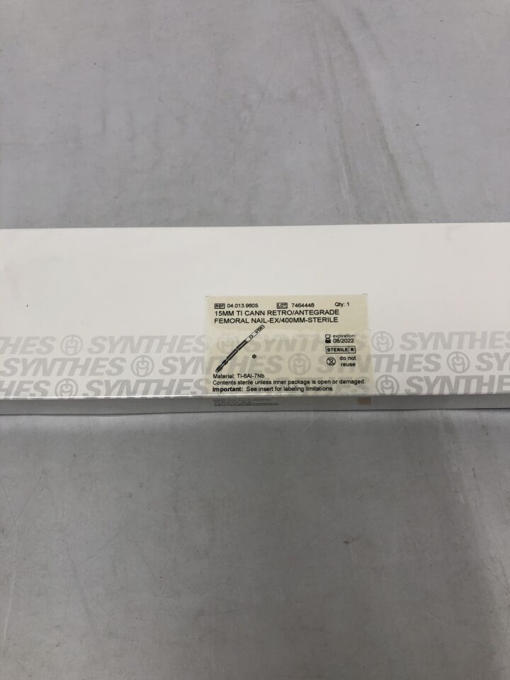 04.013.960S - SYNTHES - Titanium Cannulated Retro/Antegrade Femoral Nail, 15mm X 400mm, (BX/1) - ( Expiry Date: 2022-08-31 )