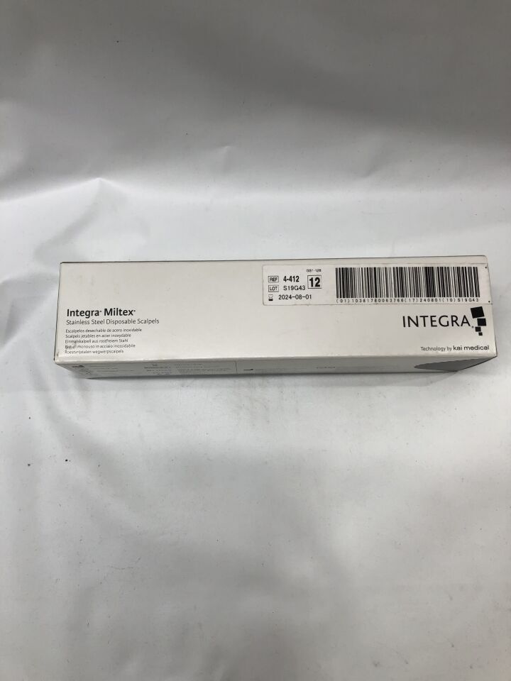 4-412 - INTEGRA - Stainless Steel Scalpels, Size 12, (BX/10) - ( Expiry Date: 2024-08-01 )