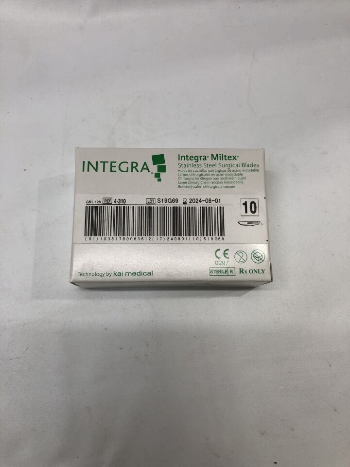 4-310 - INTEGRA - Stainless Steel Surgical Blades, Size 10, (BX/100) - ( Expiry Date: 2024-08-01 )