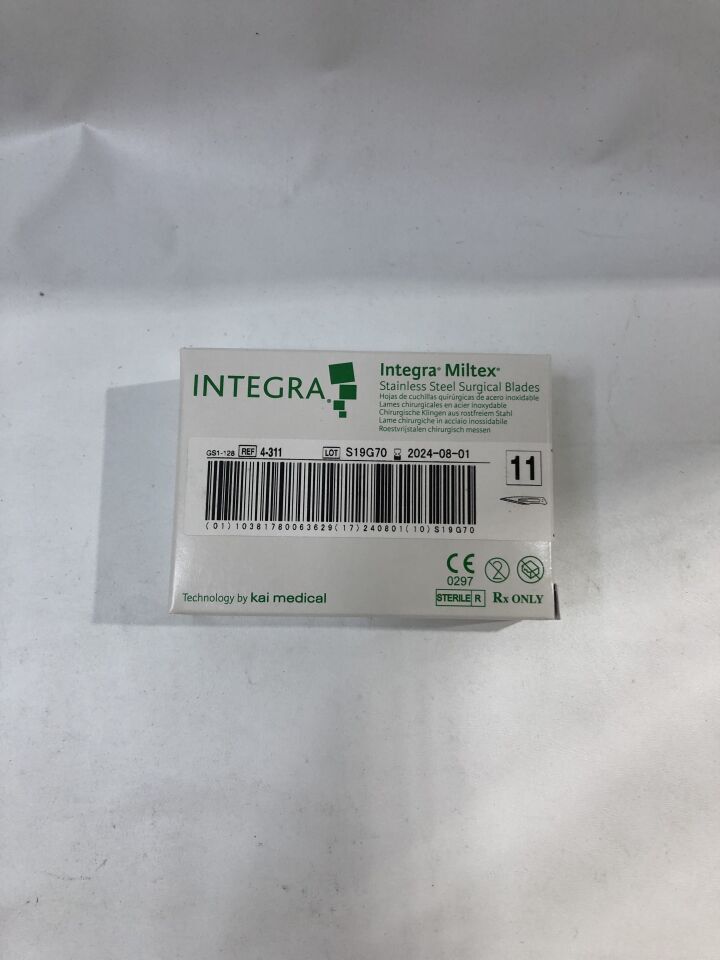 4-311 - INTEGRA - Stainless Steel Surgical Blades, Size 11, (BX/100) - ( Expiry Date: 2024-08-01 )