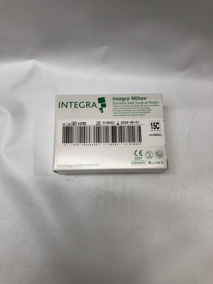 4-315C - INTEGRA - Stainless Steel Surgical Blades, Size 15C, (BX/100) - ( Expiry Date: 2024-08-01 )