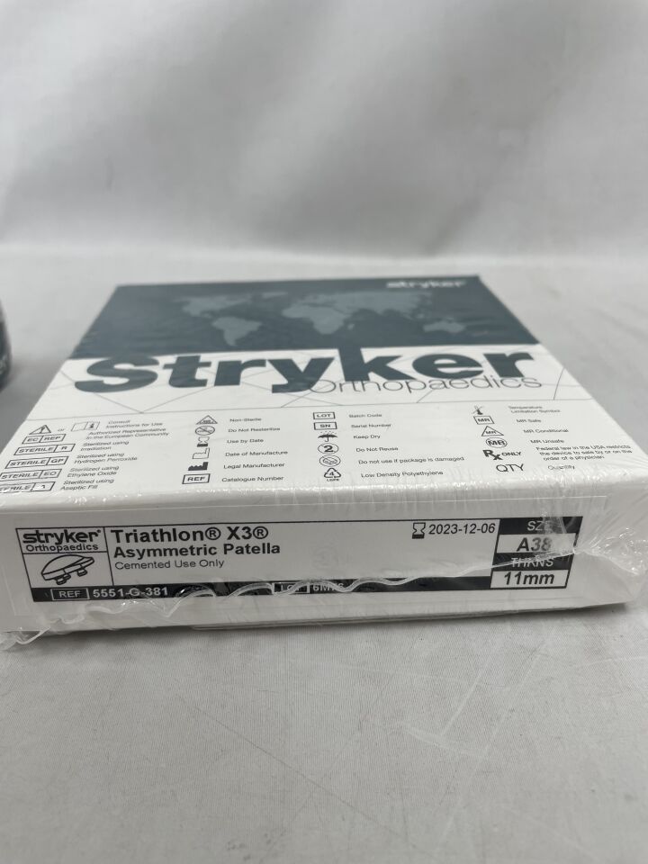 5551-G-381 - STRYKER - Triathlon X3 Asymmetric Patella, Size A38 11mm, (BX/1) - ( Expiry Date: 2023-12-06 )