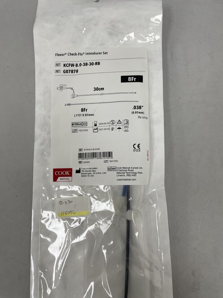 G07878 - COOK - Flexor Introducer w/Small Check-Flo Valve 8F x 30cm, 0.038", () - ( Expiry Date: 2024-09-20 )