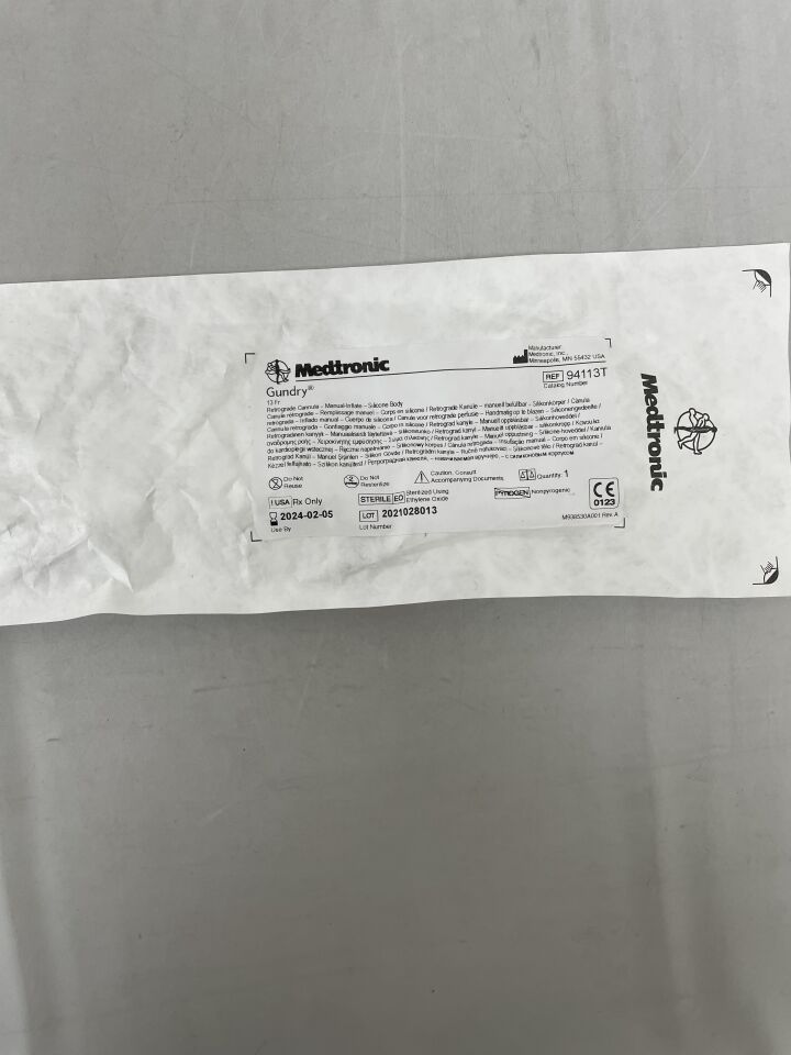 94113T - MEDTRONIC - Gundry Silicone RCSP Cannula with Manual-Inflate Cuff w/Stopcock 13F, (EA) - ( Expiry Date: 2024-02-05 )