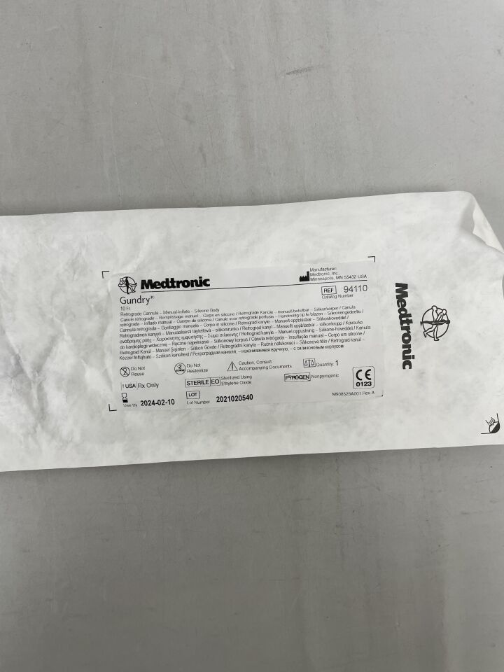 94110 - MEDTRONIC - Gundry Silicone RCSP Cannula with Manual-Inflate Cuff 10F x 9", (EA) - ( Expiry Date: 2024-02-10 )