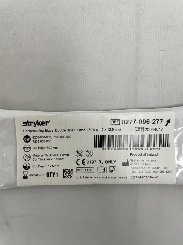 0277-096-277 - STRYKER - Cuchilla reciprocante de doble filo, desplazada, 70 mm x 12,5 mm x 1,0 mm (unidad) - (Fecha de caducidad: 01/03/2025)