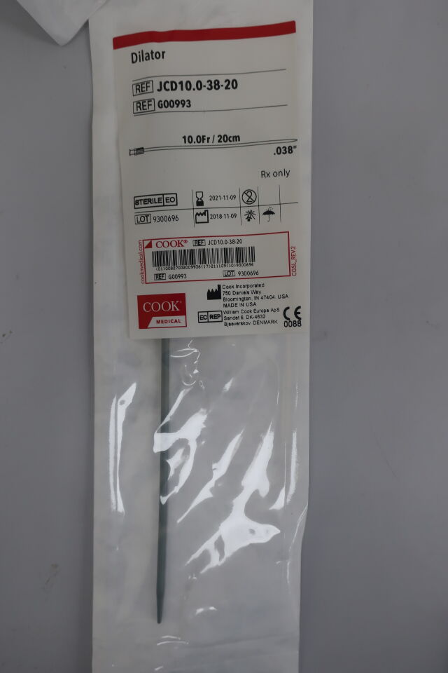 G00993 - COOK - Standard Dilator, 10 Fr x 20 cm Length, () - ( Expiry Date: 2024-10-12 )