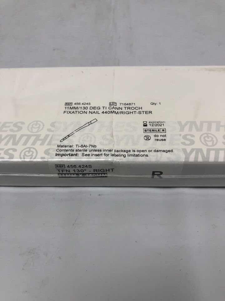 456.424S - SYNTHES - Titanium Alloy Right Cannulated Trochanteric Fixation Nail, 11 x 440mm, (BX/1) - ( Expiry Date: 2022-08-31 )
