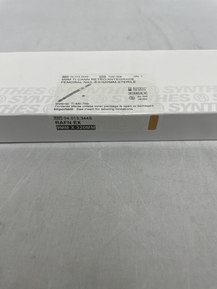 04.013.344S - SYNTHES - Cannulated Expert Retrograde/Antegrade Femoral Nail, Green, 9 x 320mm , (BX/1) - ( Expiry Date: 2022-02-28 )