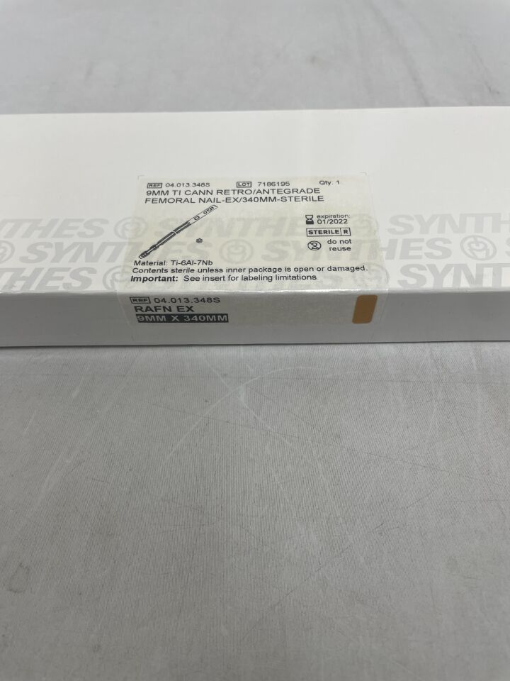 04.013.348S - SYNTHES - Cannulated Expert Retrograde/Antegrade Femoral Nail, Green, 9 x 340mm , (BX/1) - ( Expiry Date: 2022-01-31 )