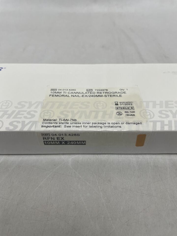 04.013.428S - SYNTHES - Cannulated Expert Retrograde Femoral Nail, Green, 10 x 240mm, (BX/1) - ( Expiry Date: 2022-01-31 )