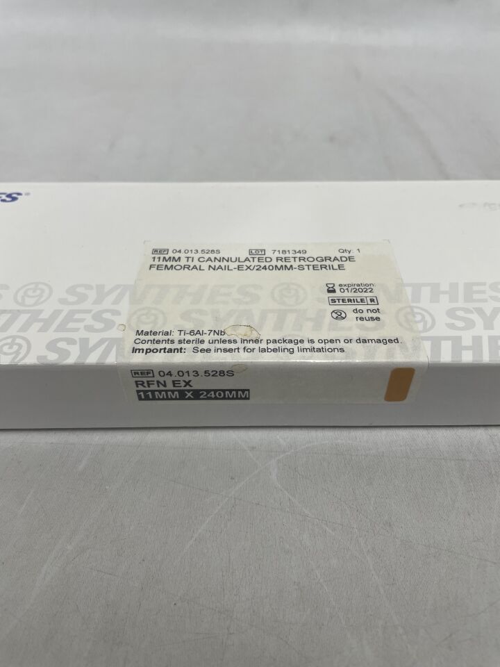 04.013.528S - SYNTHES - Titanium Cannulated Expert Retrograde Femoral Nail, 11 x 240mm, (BX/1) - ( Expiry Date: 2022-01-31 )