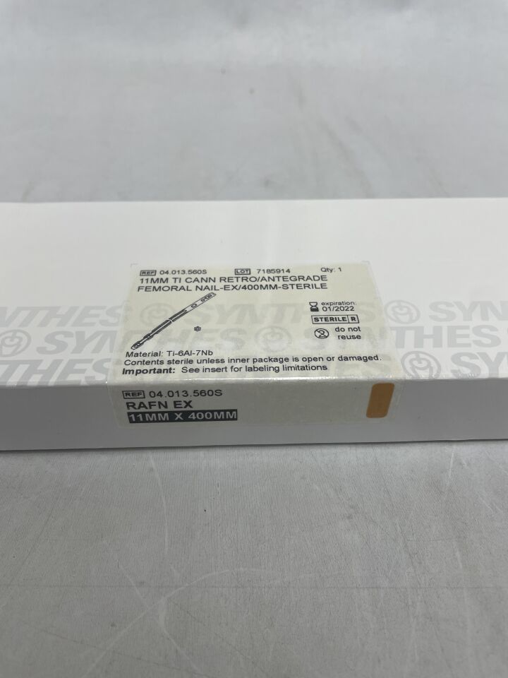 04.013.560S - SYNTHES - Cannulated Expert Retro/Antegrade Femoral Nail, Green, 11 x 400mm, (BX/1) - ( Expiry Date: 2022-01-31 )