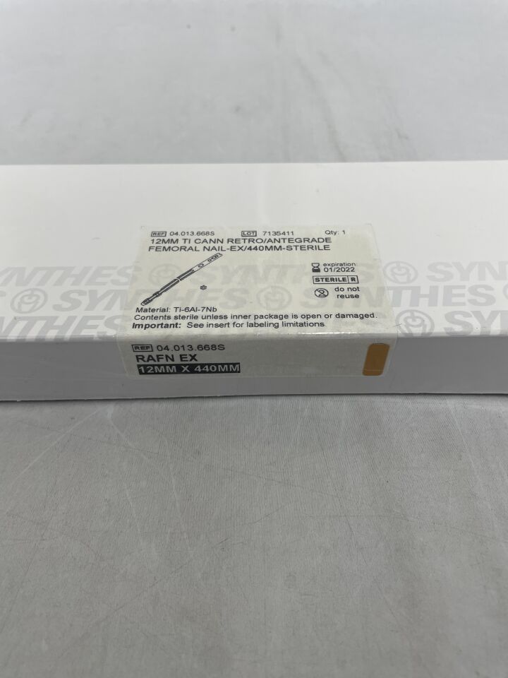 04.013.668S - SYNTHES - Cannulated Expert Retrograde/Antegrade Femoral Nail, Green, 12 dia. x 440 mm, (BX/1) - ( Expiry Date: 2022-01-31 )