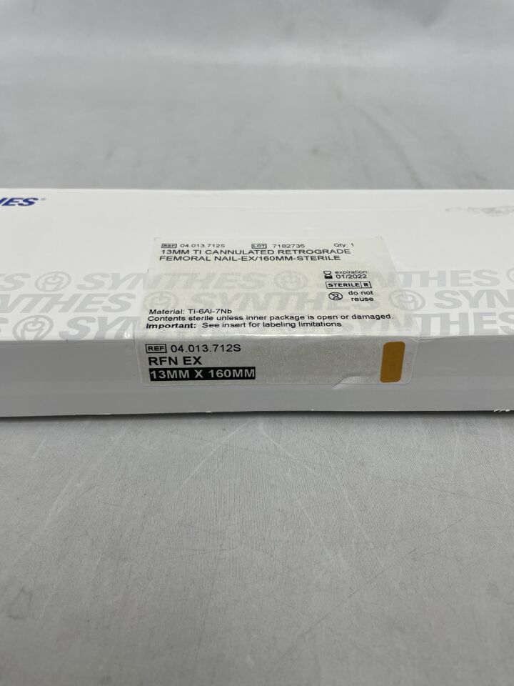 04.013.712S - SYNTHES - Cannulated Expert Retrograde Femoral Nail, Green, 13 x 160mm, (BX/1) - ( Expiry Date: 2022-01-31 )