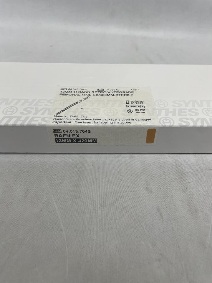 04.013.764S - SYNTHES - Cannulated Expert Retrograde/Antegrade Femoral Nail, Green, 13 x 420mm, (BX/1) - ( Expiry Date: 2022-01-31 )
