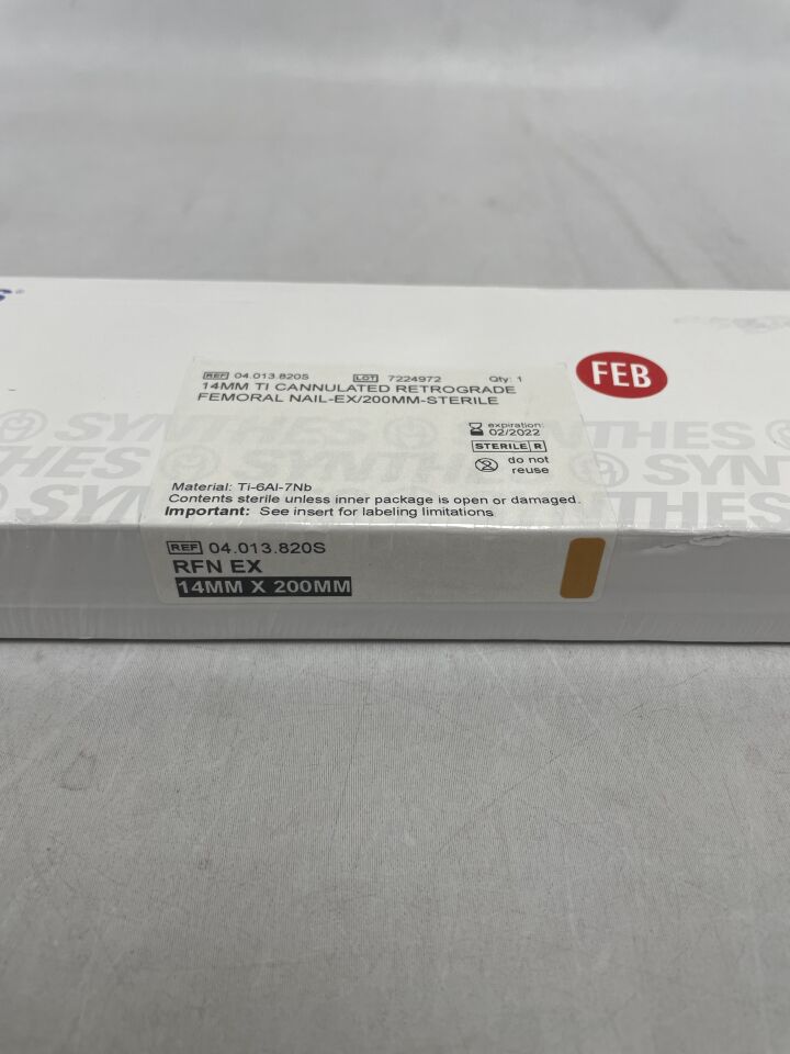 04.013.820S - SYNTHES - Cannulated Expert Retrograde Femoral Nail, Green, 14 x 200mm, (BX/1) - ( Expiry Date: 2022-02-28 )