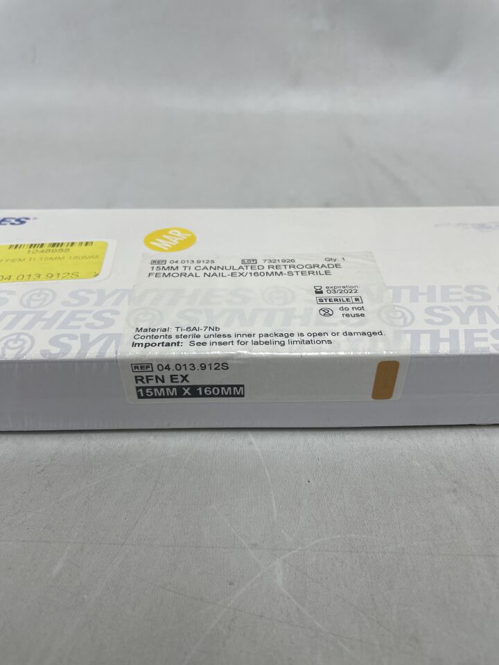 04.013.912S - SYNTHES - Cannulated Expert Retrograde Femoral Nail, Green, 15 x 160mm, (BX/1) - ( Expiry Date: 2022-03-31 )