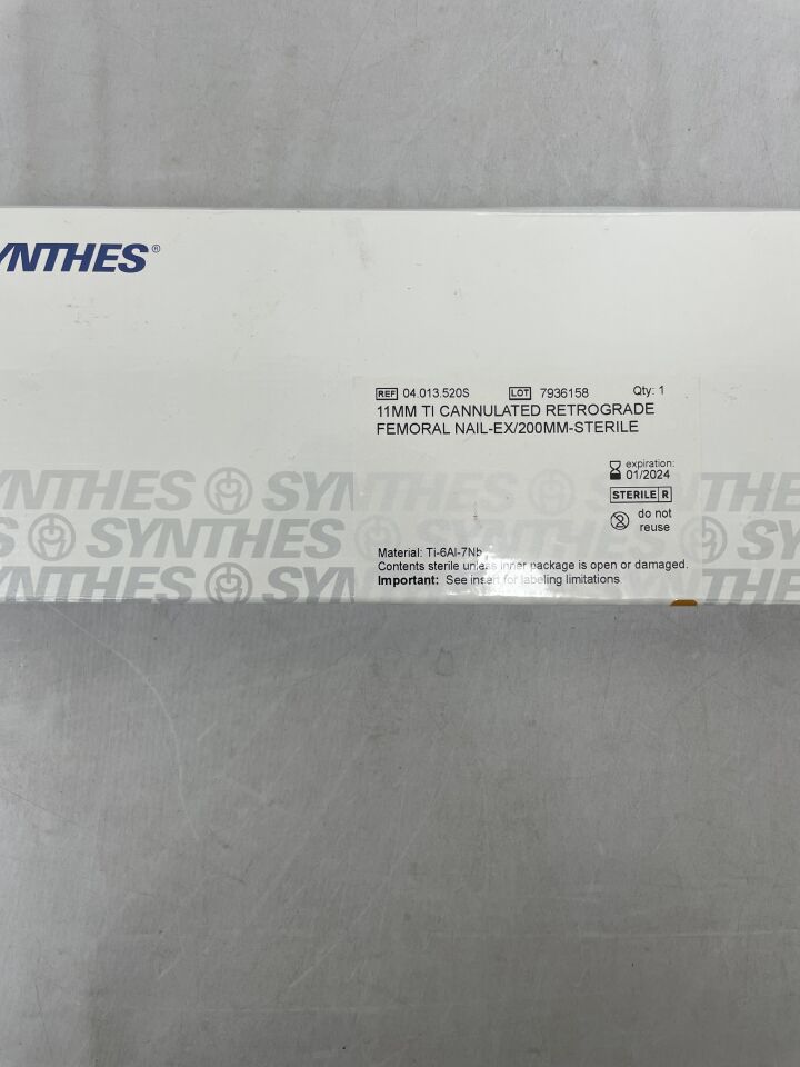 04.013.520S - SYNTHES - Cannulated Expert Retrograde Femoral Nail, Green, 11 x 200mm, (BX/1) - ( Expiry Date: 2024-01-31 )