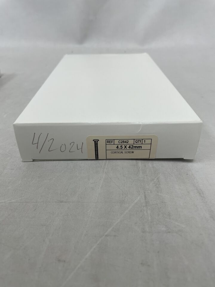C2842 - CONMED - Cortical Screw, 4.5mm x 42mm, (BX/1) - ( Expiry Date: 2024-04-28 )