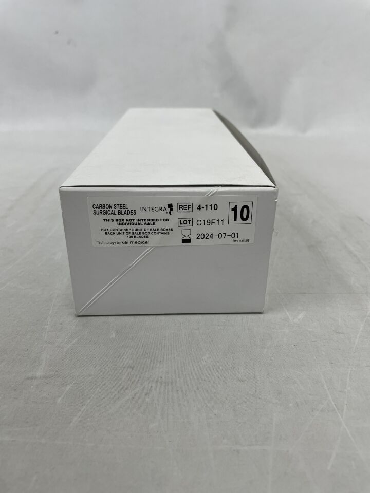 4-110 - INTEGRA - Carbon Steel Surgical Blades, Size 10, (BX/100) - ( Expiry Date: 2024-07-01 )