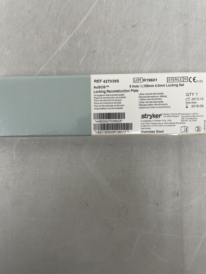 427039S - STRYKER - AxSOS Locking Reconstruction Plate, 9 Hole, 108mm, () - ( Expiry Date: )