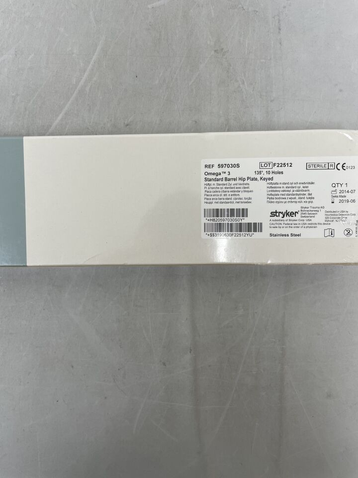597030S - STRYKER - Omega3 Keyed Hip Plate, Standard Barrel, 10 Hole, 135 Degree, () - ( Expiry Date: )