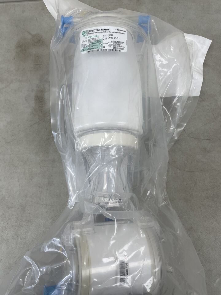3CX*FX25REC - TERUMO - 帶集成動脈過濾器和硬殼儲液罐的氧合器,()-(有效期:)
