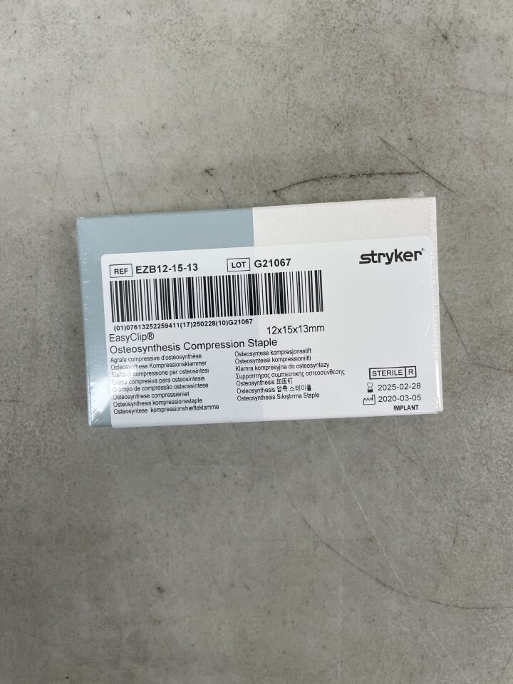 EZB12-15-13 - STRYKER - EasyClip Bicortical Staple, 12mm, 15-13mm, (BX/1) - ( Expiry Date: 2025-02-28 )