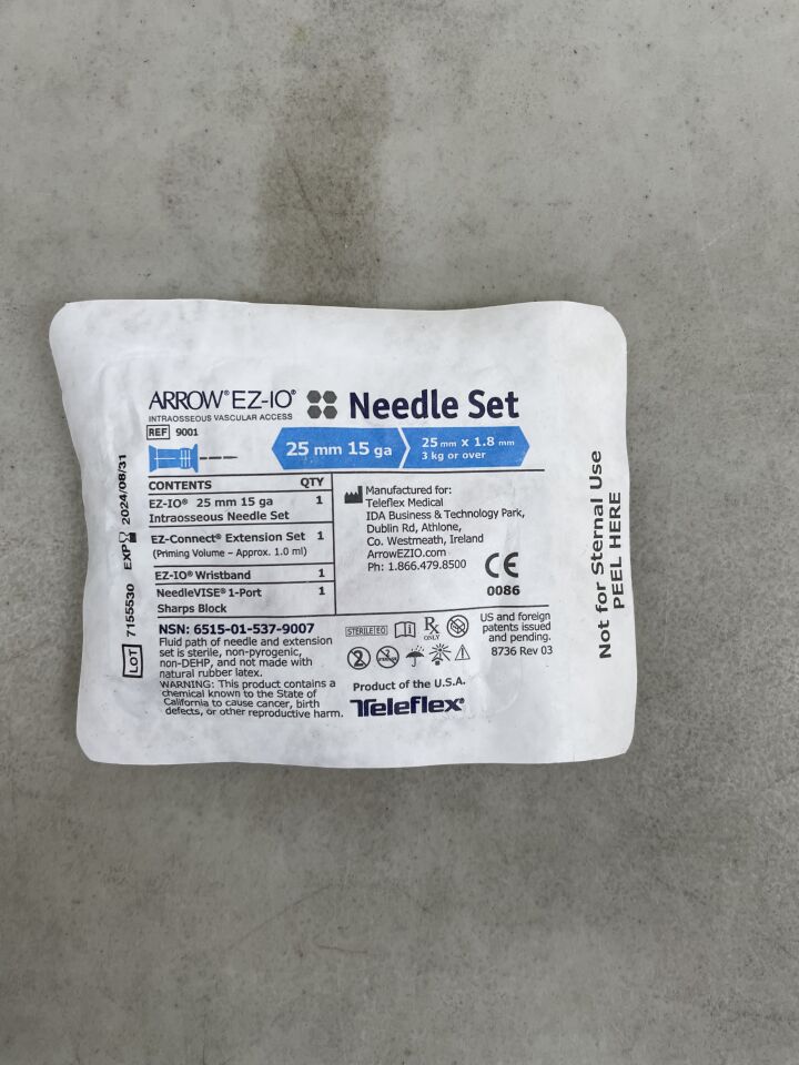 9001 - TELEFLEX - Arrow EZ-IO Needle + Stabilizer Kit 25mm x 15G, () - ( Expiry Date: 2024-08-31 )