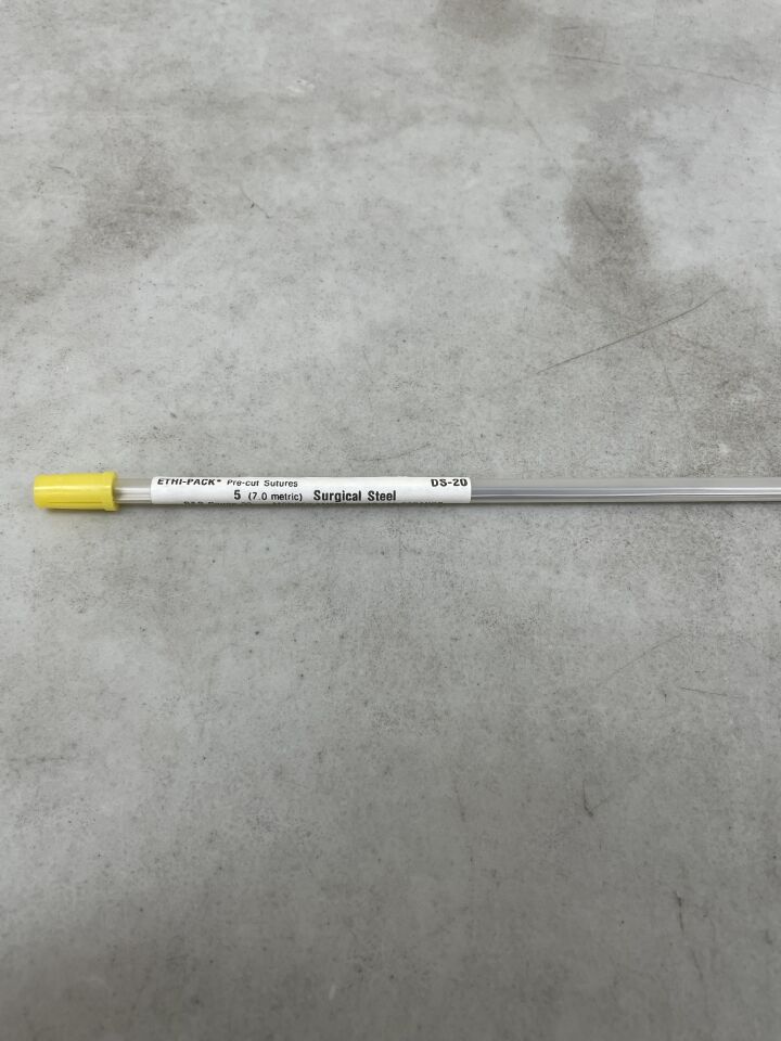 DS-20 - ETHICON - 鋼製不可吸收單絲不鏽鋼縫線,5號,18吋長(每管12股),(EA)-(有效期至:2099年12月31日)