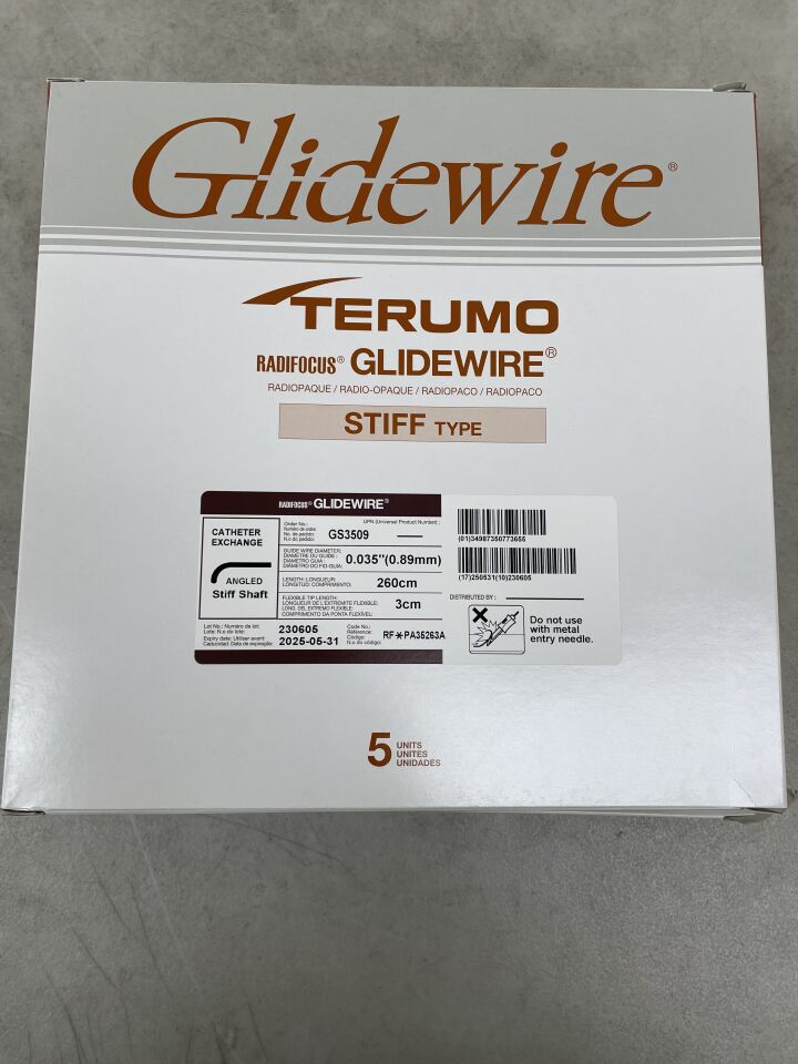 GS3509 - TERUMO - Radifocus Glidewire - Angled , Stiff Shaft - .035" x 260cm x 3cm
, (BX/5) - ( Expiry Date: 2025-05-31 )