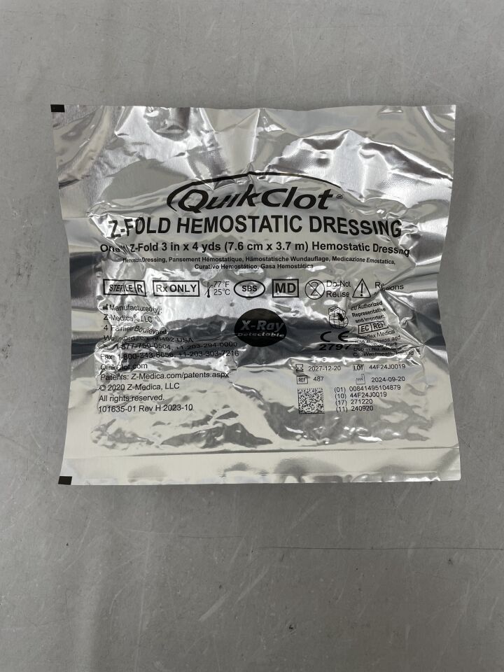 487 - Z-MEDICA - Apósito hemostático QuikClot Z-Fold de 3 pulgadas x 4 yardas (unidad) - (Fecha de vencimiento: 20/12/2027)