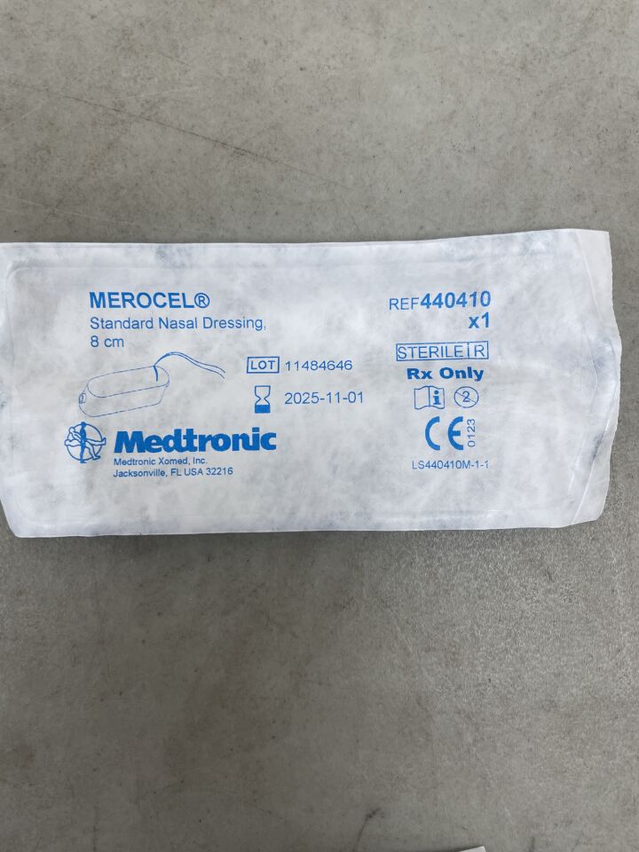 440410 - MEDTRONIC - Merocel Standard Nasal Dressing w/String with Airway 8cm, (EA) - ( Expiry Date: 2025-11-01 )