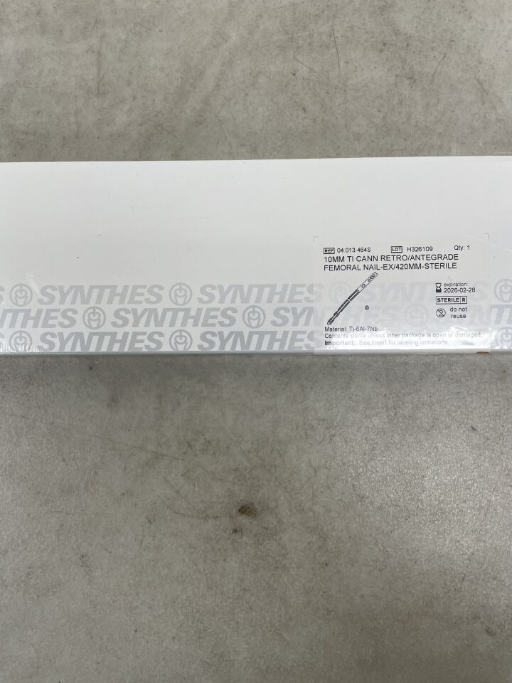04.013.464S - SYNTHES - Clavo femoral retrógrado/anterógrado canulado Expert, verde, 10 de diámetro x 420 mm de longitud, estéril, (caja/1) - (Fecha de caducidad: 28/02/2026)