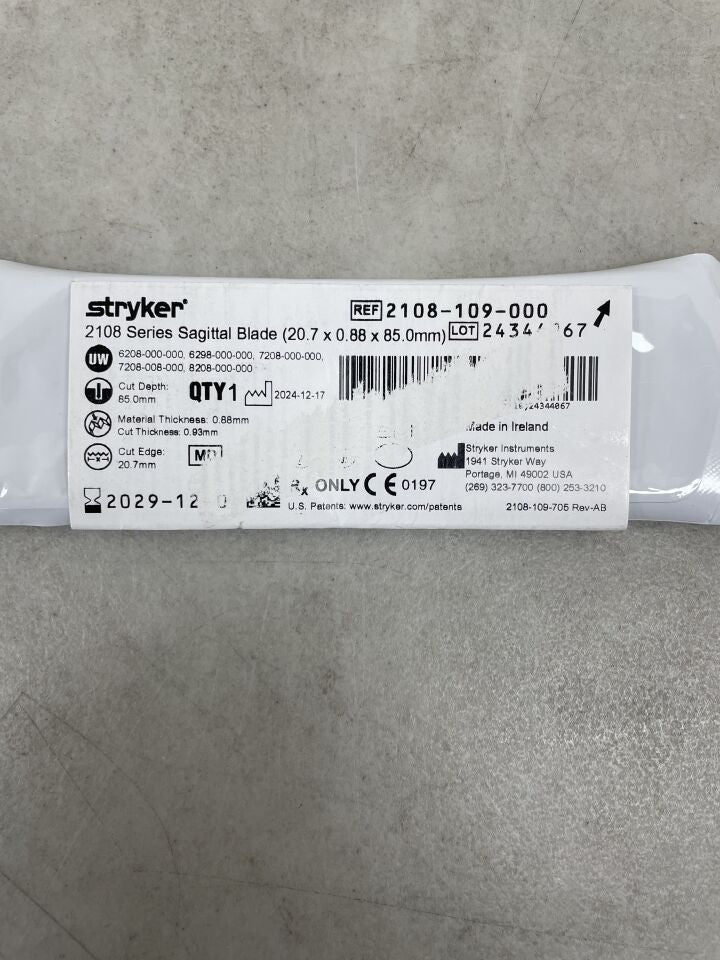 2108-109-000 - STRYKER - Sagittal saw blade, medium long, , 84.5 L x 21 mm W, 0.94 mm Cut Thickness, 0.89 mm Material Thickness , ( EA ) - ( Expiry Date : 2029-12-20 )