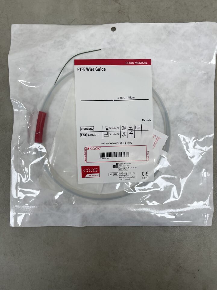 GPTFE38145 - COOK - Guía de alambre de PTFE, punta recta, 0,38" 145 cm (unidad) - (Fecha de caducidad: 04/06/2028)
