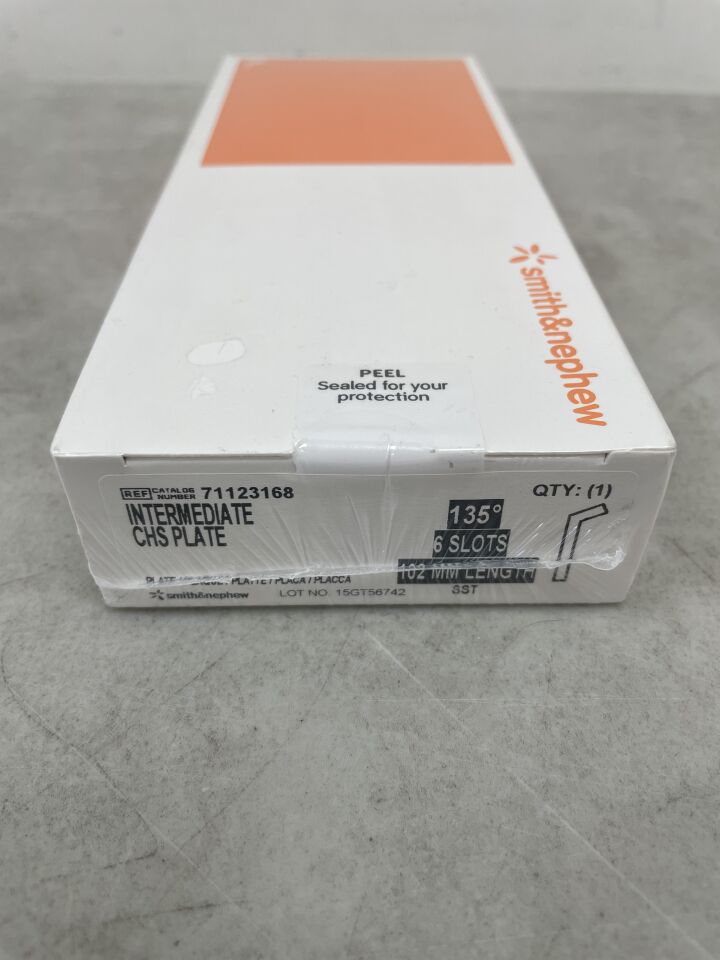 71123168 - SMITH & NEPHEW - Compression Hip Screw Intermediate Plate, 102 mm Length, 135 Degree Angle, (BX/1) - ( Expiry Date: 2025-09-01 )