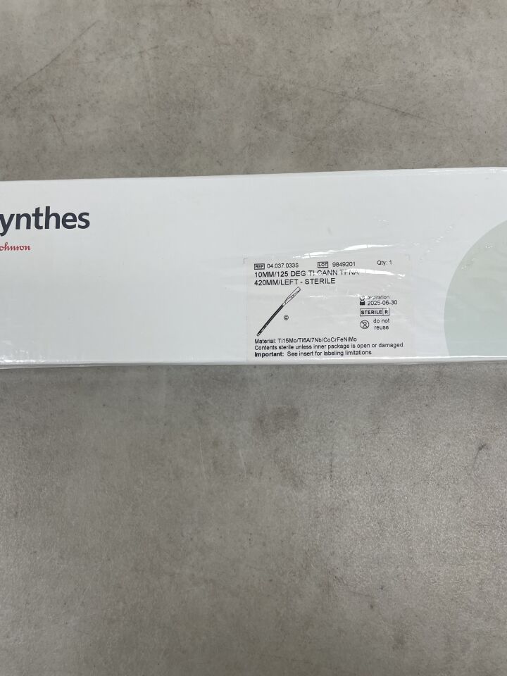 04.037.033S - SYNTHES - TFN-ADVANCED System Long Nail, Right, 10 x 420mm, 125 Degree, (BX/1) - ( Expiry Date: 2025-06-30 )