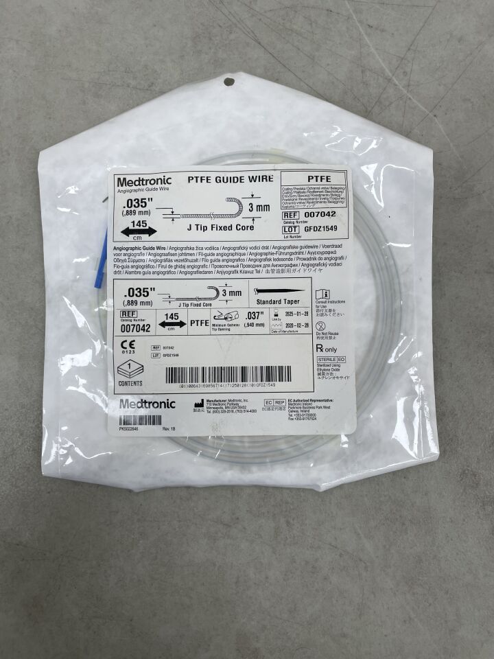 7042 - MEDTRONIC - Angiographic PTFE Guide Wire, Fixed Core 0.035" x 145cm, J Tip, (EA) - ( Expiry Date: 2025-01-28 )