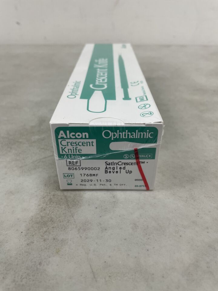 8065990002 - ALCON - Crescent Knife, Satin Crescent Angled Bevel Up , ( BX/6 ) - ( Expiry Date : 2029-11-30 )