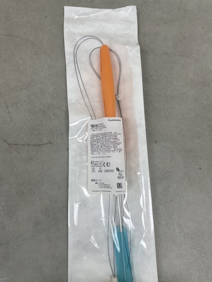 7210424 - SMITH & NEPHEW - Accu-Pass Suture Shuttle, Right 45 Degree Curve, (EA) - ( Expiry Date: 2019-12-13 )
