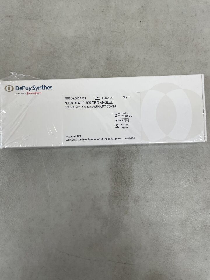 03.000.342S - SYNTHES - saw blade 105 deg angled 12.0 x 9.5 x 0.4mm/shaft 70mm, (BX/1) - ( Expiry Date: 2028-06-30 )